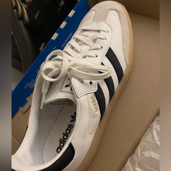 W 11 / M 9.5 Adidas Sambas - Picture 2 of 4